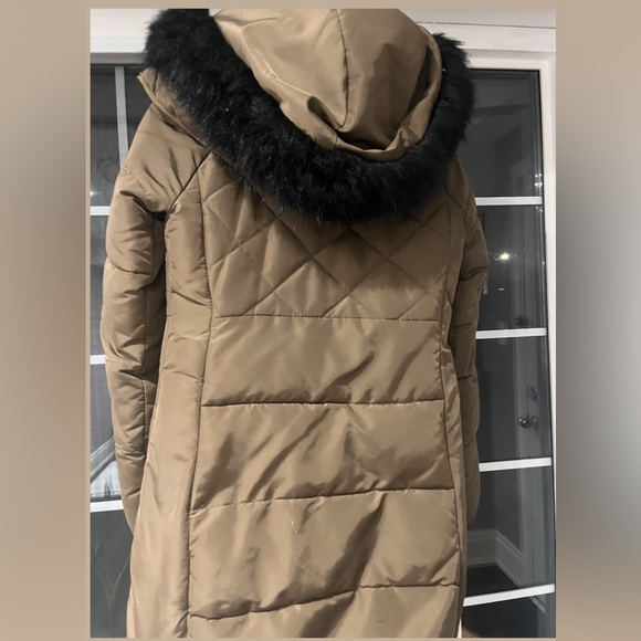 Zara Winter Jacket 
- used but in good condition 
-size XS 
-Green - Picture 2 of 2